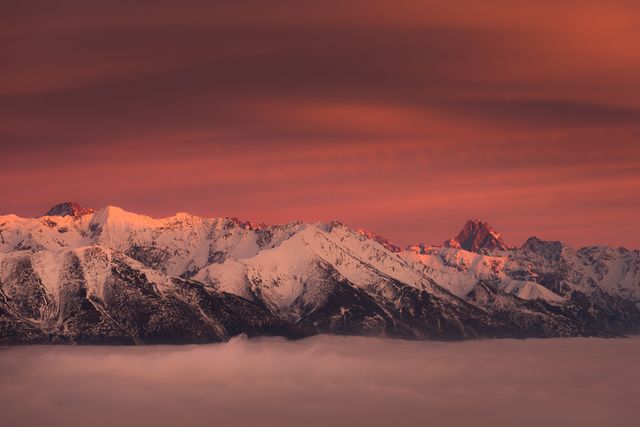 De magnifiques teintes rouges au loin ...